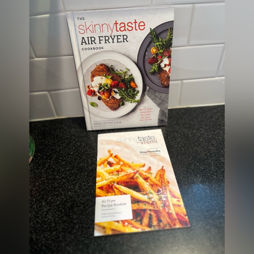 NWOT Skinnytaste Air Fryer Cookbookok w/Bonus Booklet
